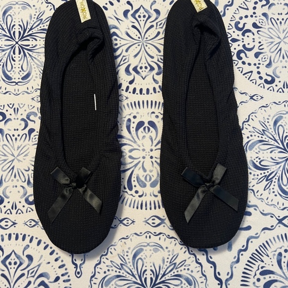 NWOT Black & Grey Roxini Non-Slip Slippers - Picture 4 of 11